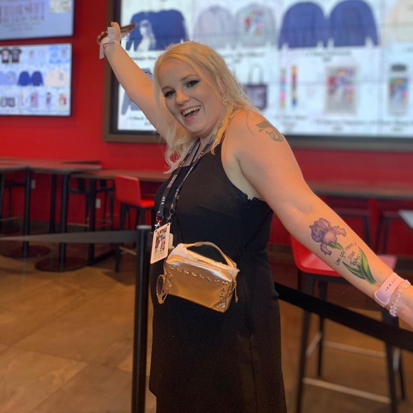 Meet your Posher, Tiffany - Picture 2 of 4